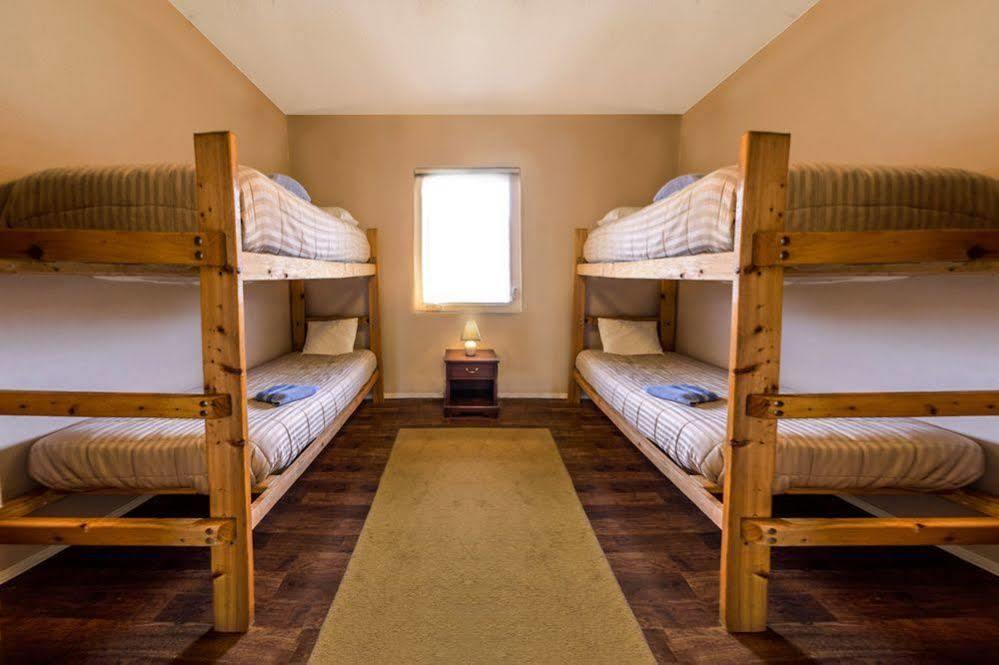 Bent Prop Inn And Hostel Of Alaska - Midtown Anchorage Eksteriør bilde